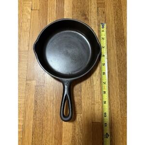 Vintage Unmarked Wagner Ware Cast Iron #3 Skillet 6 1/2 Inch double spout "P"